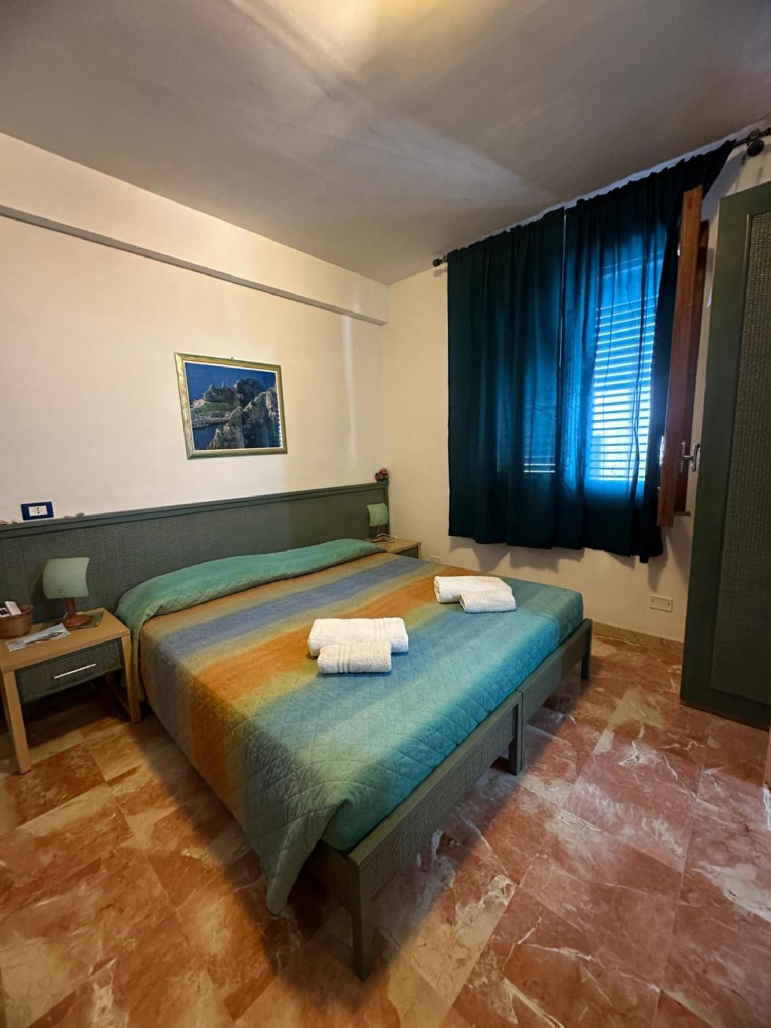 Isoladelmiele * Marettimo